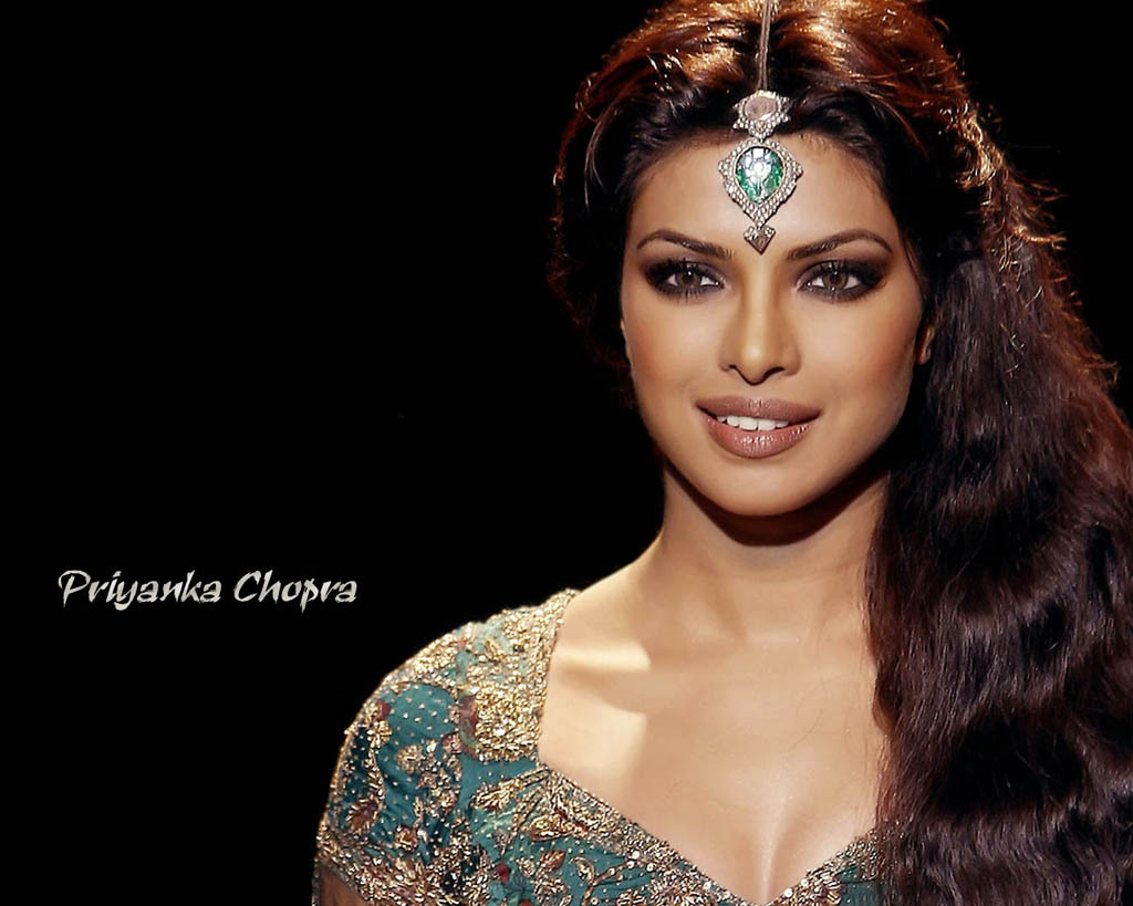 http://www.housefull.in/wallpapers/priyanka-chopra/priyanka_chopra-3.jpg